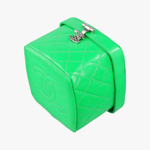 Pre-owned Chanel Vanity Matelasse Chain Handle Green Patent Leather A91055 handbag | stylenewstar