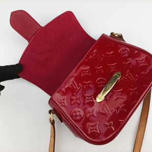 Secondhand Louis Vuitton Bellflower PM Pomme d'Amour Vernis M91728 shoulderbag | stylenewstar