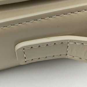 Secondhand Celine Claude Triomphe Beige Leather shoulderbag | stylenewstar