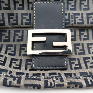 Pre-owned Fendi Mamma Baguette Navy Canvas 26424 shoulderbag | stylenewstar