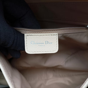 Pre-owned Christian Dior D charm ivory Leather handbag | stylenewstar