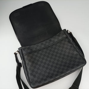 Pre-owned Louis Vuitton DANIEL MM Noir Damier GRAPHITE N58029 shoulderbag | stylenewstar