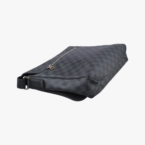 Pre-owned Louis Vuitton District MM Black Damier GRAPHITE N41272 shoulderbag | stylenewstar