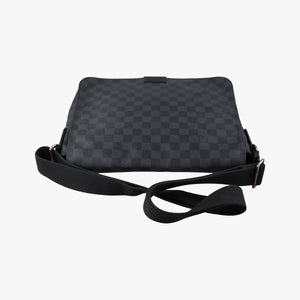 Pre-owned Louis Vuitton District MM Black Damier GRAPHITE N41272 shoulderbag | stylenewstar