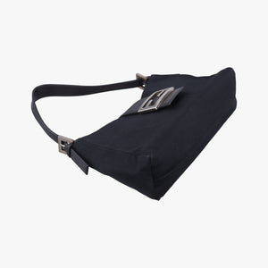 Pre-owned Fendi Baguette Black nylon 091611 handbag | stylenewstar