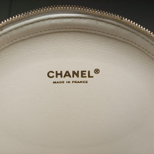 Vintage Chanel LA PAUSA Shiny Chevron Oval Tassel White Leather AS0204 shoulderbag | stylenewstar