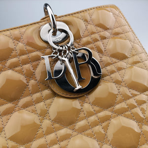 Pre-owned Christian Dior Lady Dior Beige Patent shoulderbag | stylenewstar