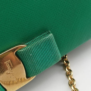 Pre-owned Ferragamo Ginny Vara Green Leather shoulderbag | stylenewstar