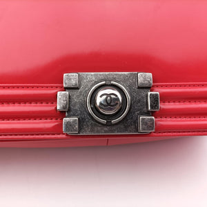 Secondhand Chanel BOY CHANEL Red Patent Leather A67086 shoulderbag | stylenewstar