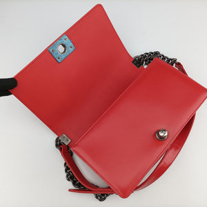 Secondhand Chanel BOY CHANEL Red Patent Leather A67086 shoulderbag | stylenewstar