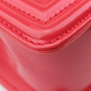 Secondhand Chanel BOY CHANEL Red Patent Leather A67086 shoulderbag | stylenewstar
