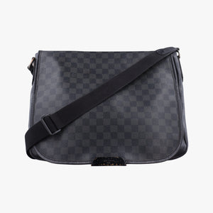 Pre-owned Louis Vuitton DANIEL MM Noir Damier GRAPHITE N58029 shoulderbag | stylenewstar