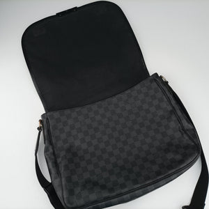 Pre-owned Louis Vuitton DANIEL MM Noir Damier GRAPHITE N58029 shoulderbag | stylenewstar