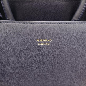 Pre-owned Ferragamo hug Navy leather shoulderbag | stylenewstar