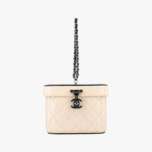 Pre-owned Chanel Vanity Matelasse Chain Handle White Patent Leather A91055 handbag | stylenewstar