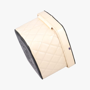 Pre-owned Chanel Vanity Matelasse Chain Handle White Patent Leather A91055 handbag | stylenewstar