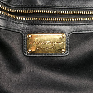 Pre-owned Ferragamo Vara Logo Ribbon Stripe Black Leather shoulderbag | stylenewstar