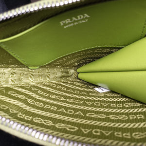 Pre-owned Prada Triangle Logo Plate Green SAFFIANO Leather 1NR015 shoulderbag | stylenewstar