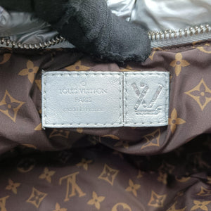 Pre-owned Louis Vuitton Maxi Multi Pochette Accessoires Silver Recycled metallic nylon M21057 shoulderbag | stylenewstar