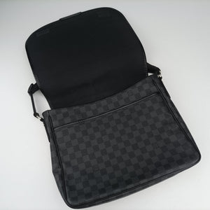 Pre-owned Louis Vuitton DANIEL MM Noir Damier GRAPHITE N58029 shoulderbag | stylenewstar