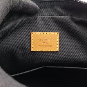 Secondhand Louis Vuitton Unisex Damier Giant Nile NIGO Collaboration Ebene Brown Damier Giant N40359 shoulderbag | stylenewstar