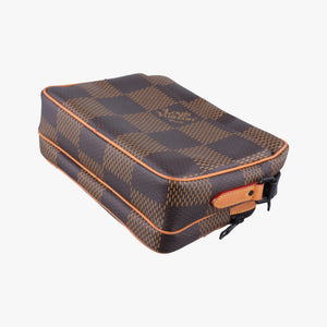Secondhand Louis Vuitton Unisex Damier Giant Nile NIGO Collaboration Ebene Brown Damier Giant N40359 shoulderbag | stylenewstar