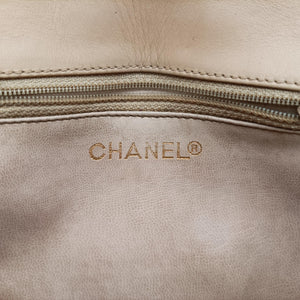 Vintage Chanel Matelasse Beige Lambskin shoulderbag | stylenewstar