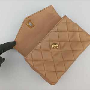 Vintage Chanel Matelasse Beige Lambskin shoulderbag | stylenewstar