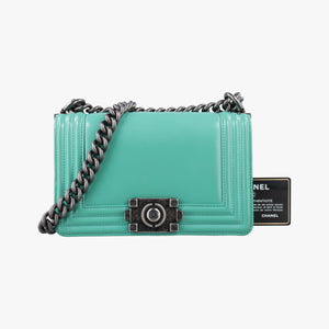 Pre-owned Chanel BOY CHANEL Green Leather A67085 shoulderbag | stylenewstar