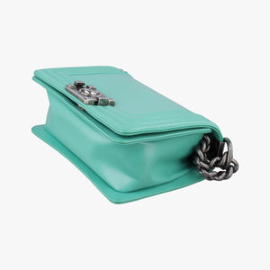 Pre-owned Chanel BOY CHANEL Green Leather A67085 shoulderbag | stylenewstar
