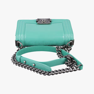 Pre-owned Chanel BOY CHANEL Green Leather A67085 shoulderbag | stylenewstar