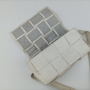 Pre-owned Bottega Veneta Padded CASSETTE White lambskin shoulderbag | stylenewstar