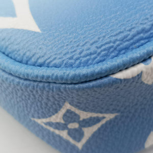 Pre-owned Louis Vuitton MULTI POCHETTE ACCESSOIRES Blue Gradient Monogram Giant M57633 bum bag/waist bag | stylenewstar