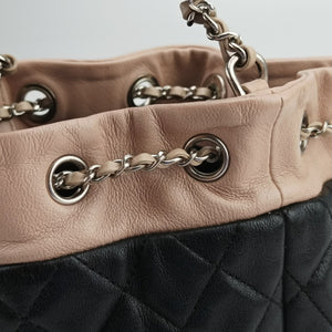 Pre-owned Chanel Drawstring Matelasse Multicolour lambskin A93730 shoulderbag | stylenewstar