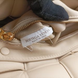 Pre-owned Bottega Veneta Padded CASSETTE Beige lambskin shoulderbag | stylenewstar