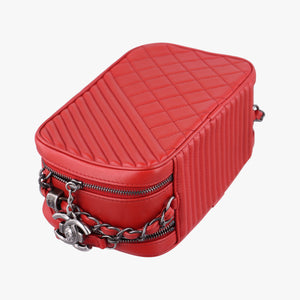 Pre-owned Chanel Coco Boy Camera Case Red lambskin A92655 shoulderbag | stylenewstar
