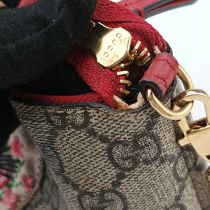 Secondhand Gucci GG Supreme Heart Chain Pochette Beige×red PVC coated canvas 456866 handbag | stylenewstar