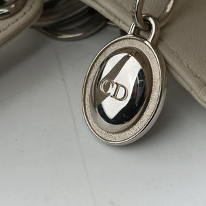 Secondhand Christian Dior Lady Dior Beige lambskin shoulderbag | stylenewstar