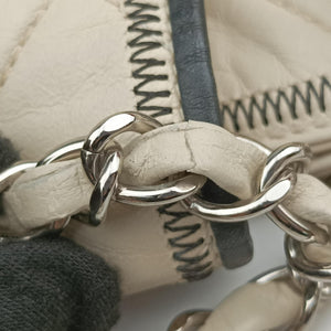 Pre-owned Chanel East West 2.55 White lambskin A37696 shoulderbag | stylenewstar