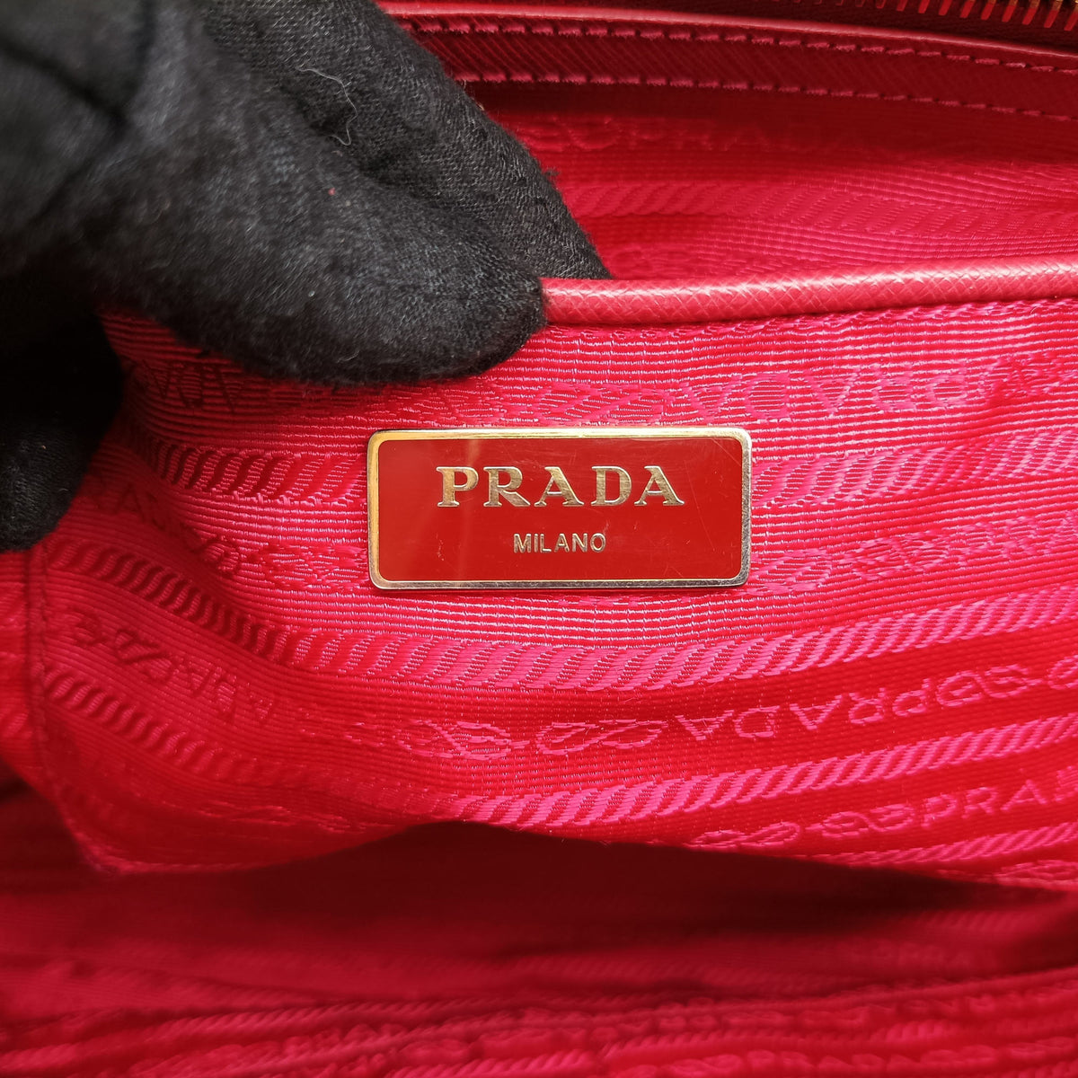Vintage Prada Galleria Red SAFFIANO Leather BN1786 handbag | stylenewstar