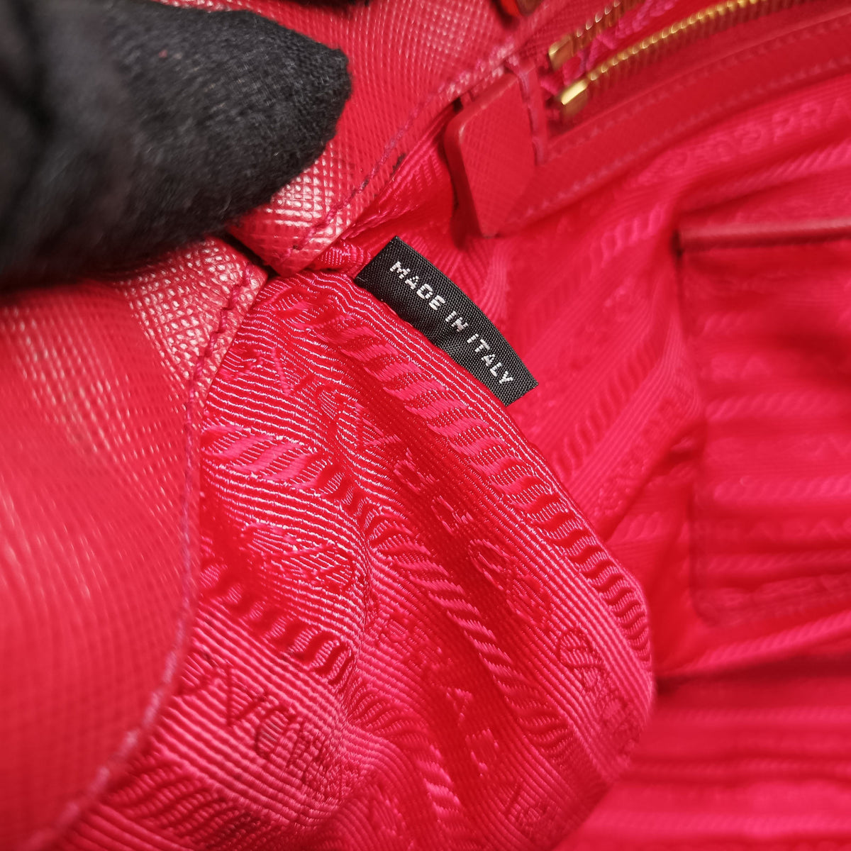 Vintage Prada Galleria Red SAFFIANO Leather BN1786 handbag | stylenewstar