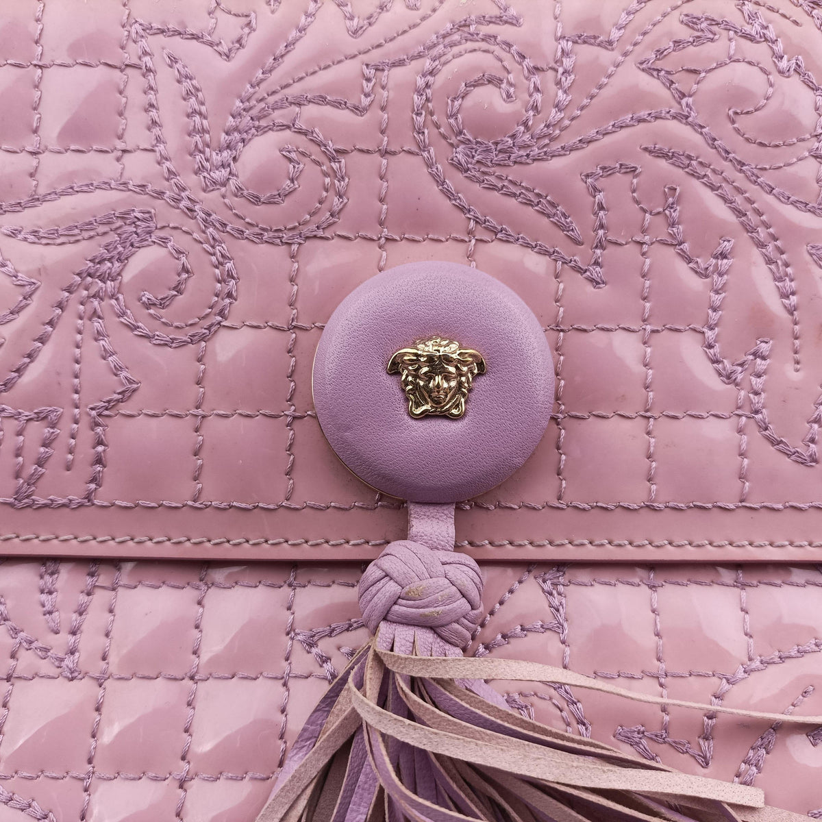 Pre-owned VERSACE Medusa quilted chain Pink Patent  shoulderbag | stylenewstar