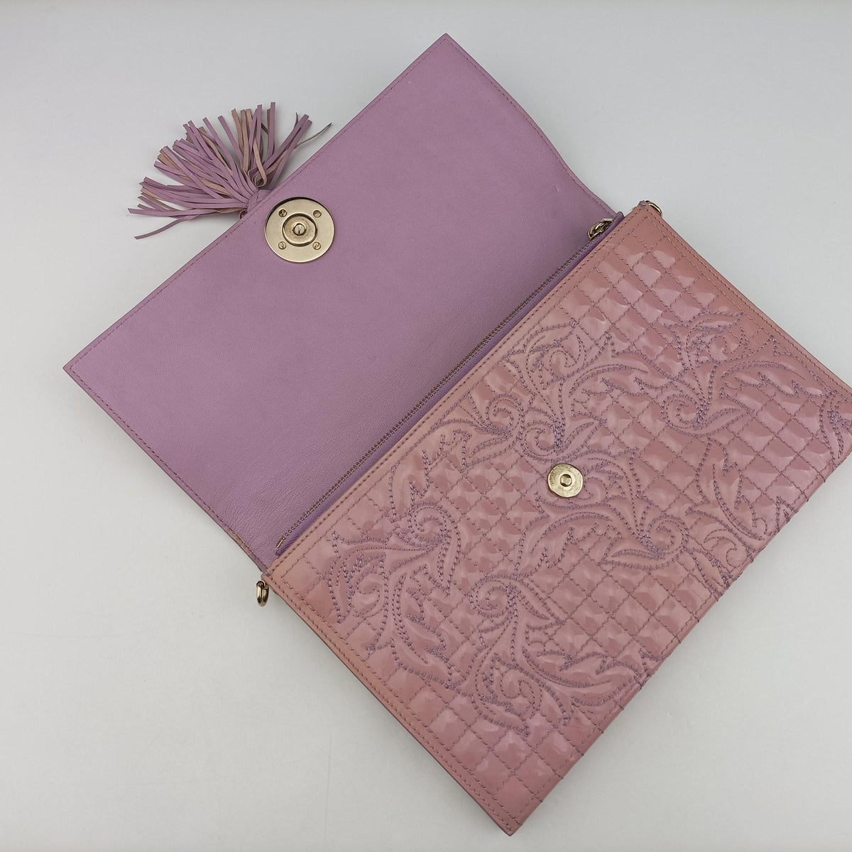 Pre-owned VERSACE Medusa quilted chain Pink Patent  shoulderbag | stylenewstar