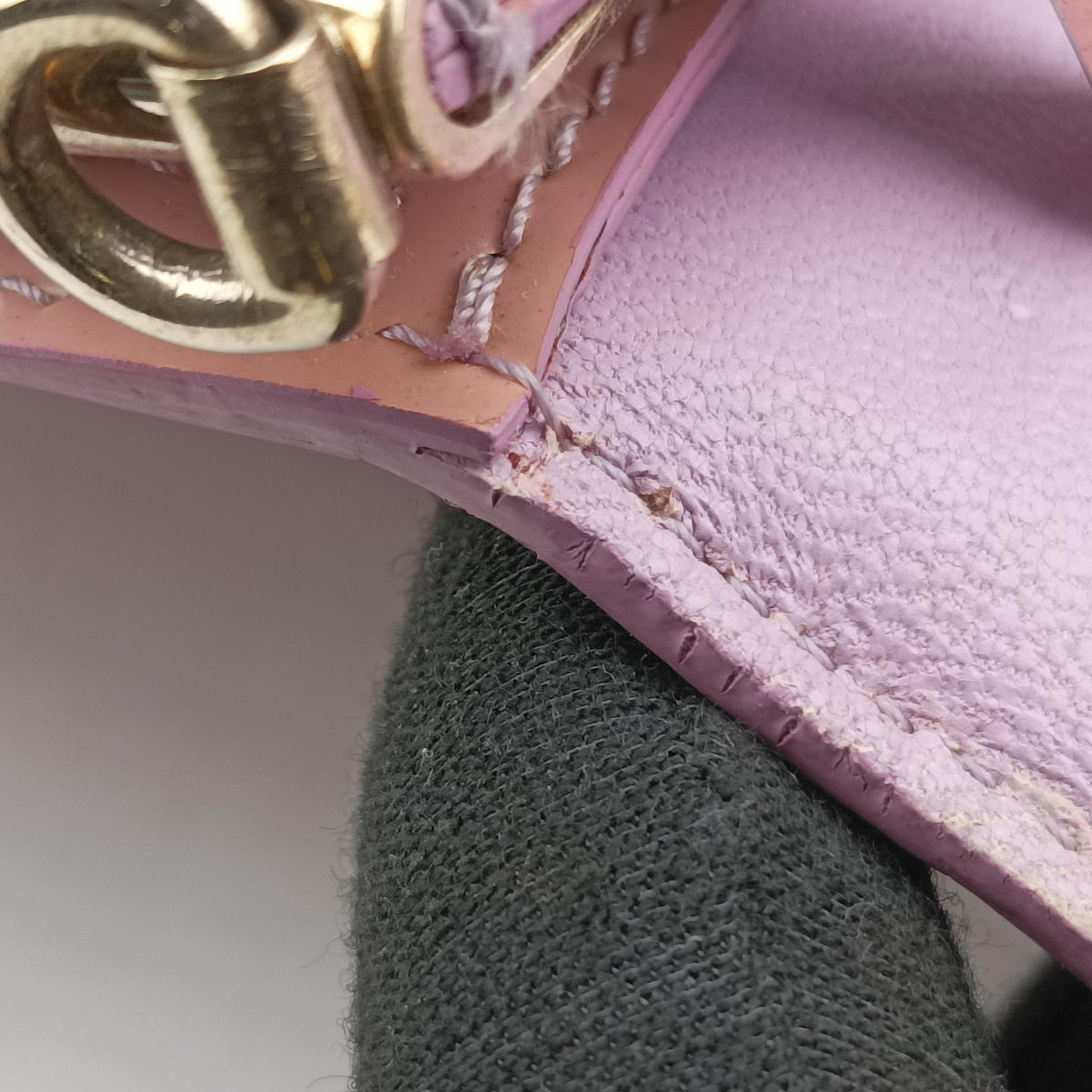 Pre-owned VERSACE Medusa quilted chain Pink Patent  shoulderbag | stylenewstar