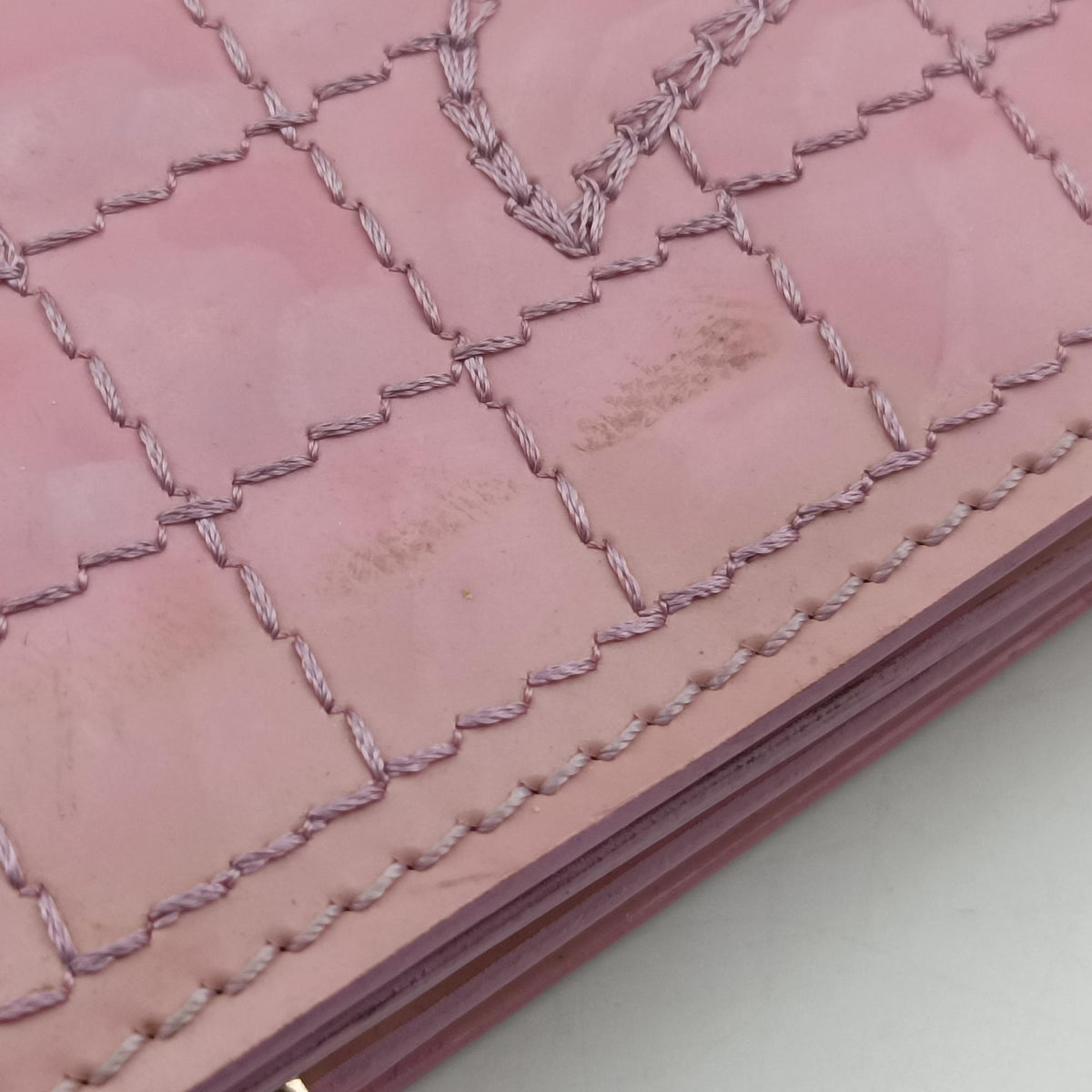 Pre-owned VERSACE Medusa quilted chain Pink Patent  shoulderbag | stylenewstar