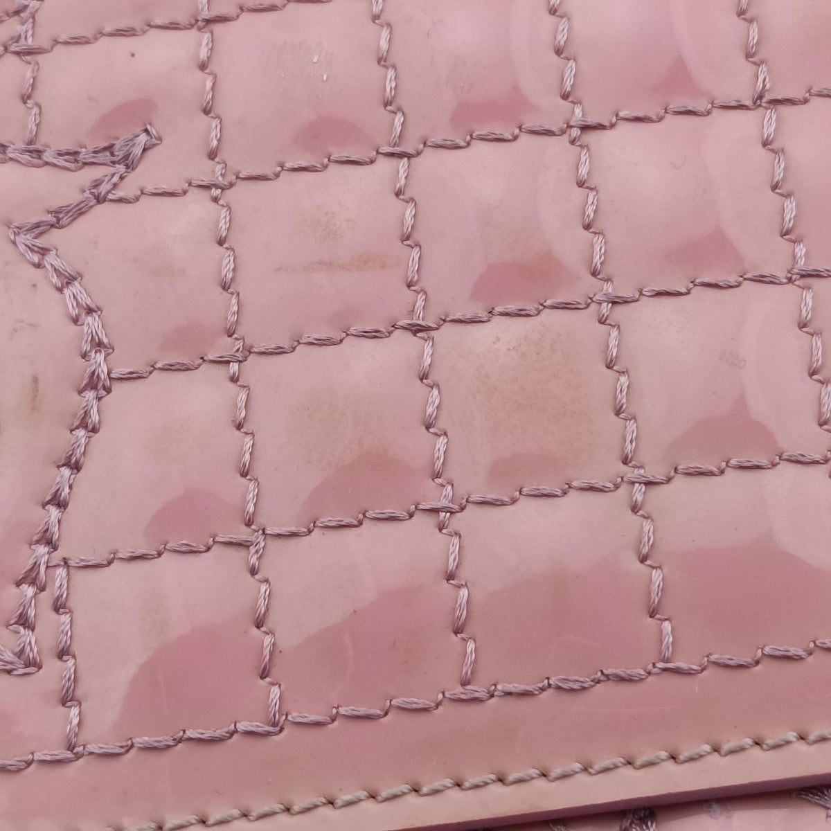 Pre-owned VERSACE Medusa quilted chain Pink Patent  shoulderbag | stylenewstar