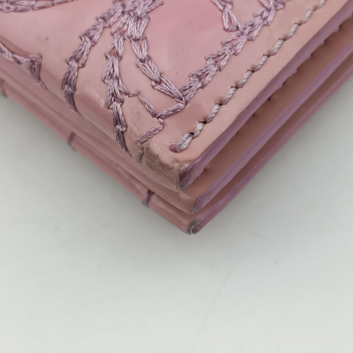 Pre-owned VERSACE Medusa quilted chain Pink Patent  shoulderbag | stylenewstar