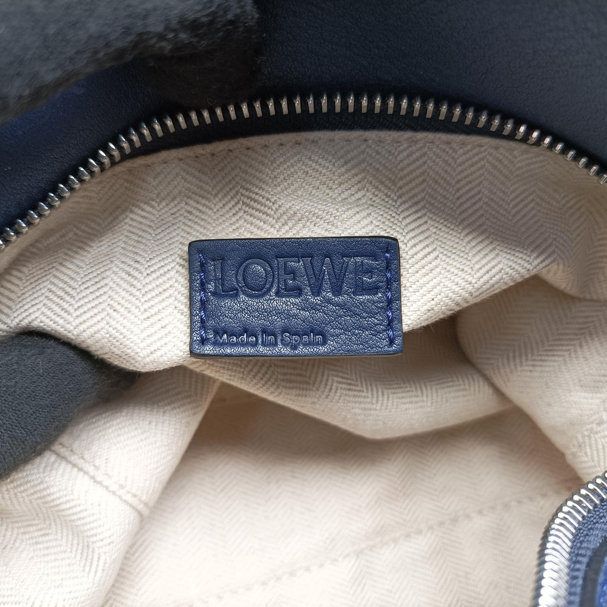 Pre-owned Loewe Puzzle Blue Leather  handbag | stylenewstar