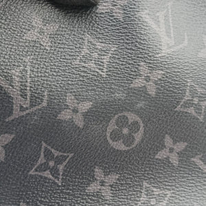 Secondhand Louis Vuitton Trio Messenger Gris Monogram Shadow M46603 shoulderbag | stylenewstar