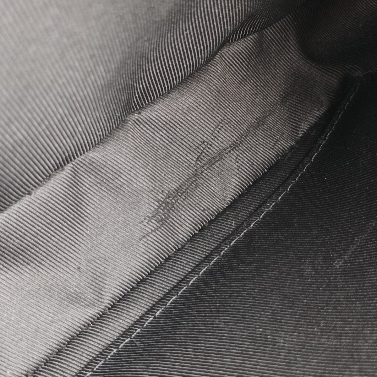 Secondhand Louis Vuitton Trio Messenger Gris Monogram Shadow M46603 shoulderbag | stylenewstar
